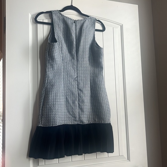 Roaring Ruffles - Picture 3 of 4